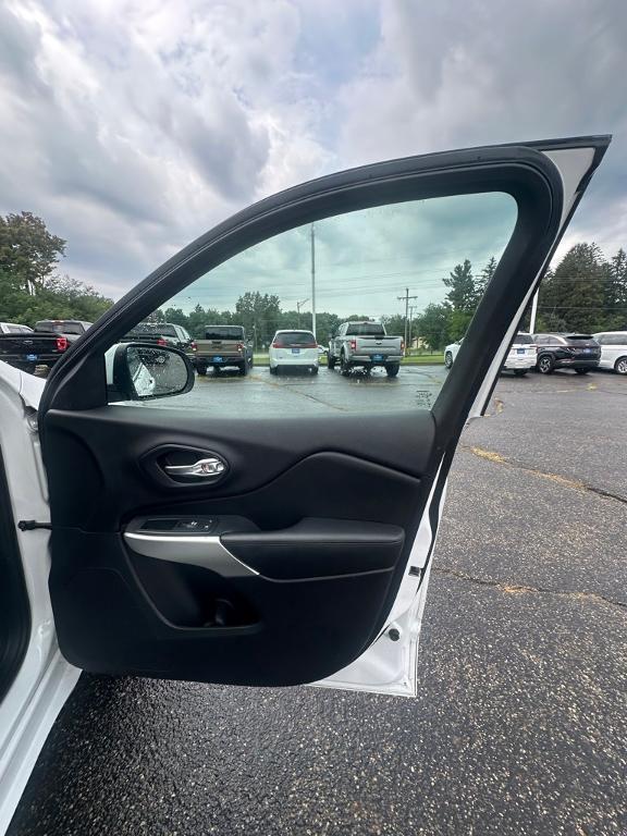 used 2016 Jeep Cherokee car, priced at $14,995