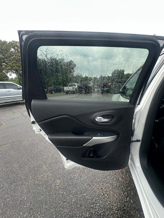 used 2016 Jeep Cherokee car, priced at $14,995