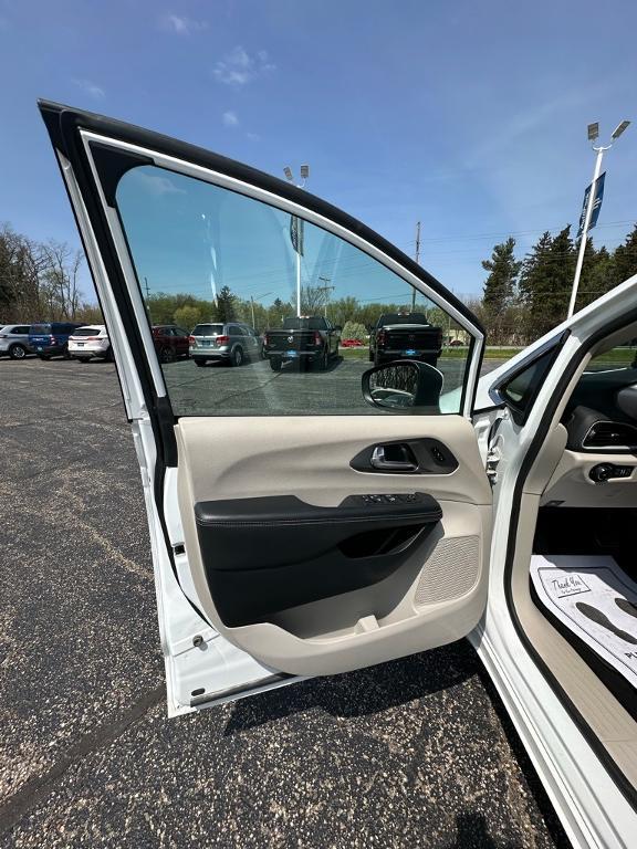 used 2023 Chrysler Pacifica car, priced at $23,995
