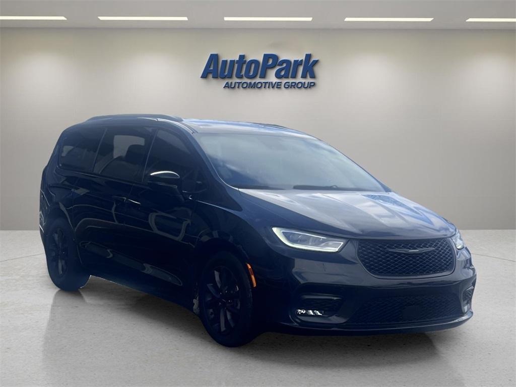 used 2021 Chrysler Pacifica car, priced at $24,995