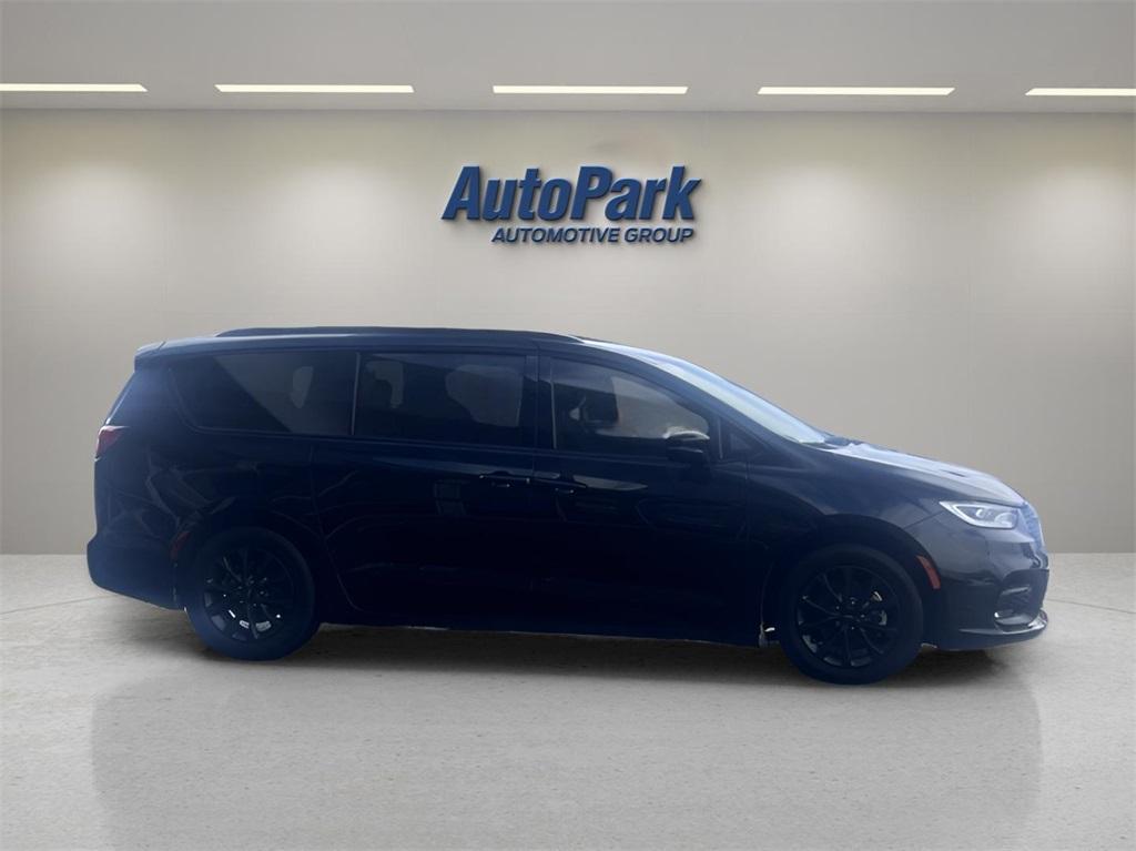 used 2021 Chrysler Pacifica car, priced at $24,995