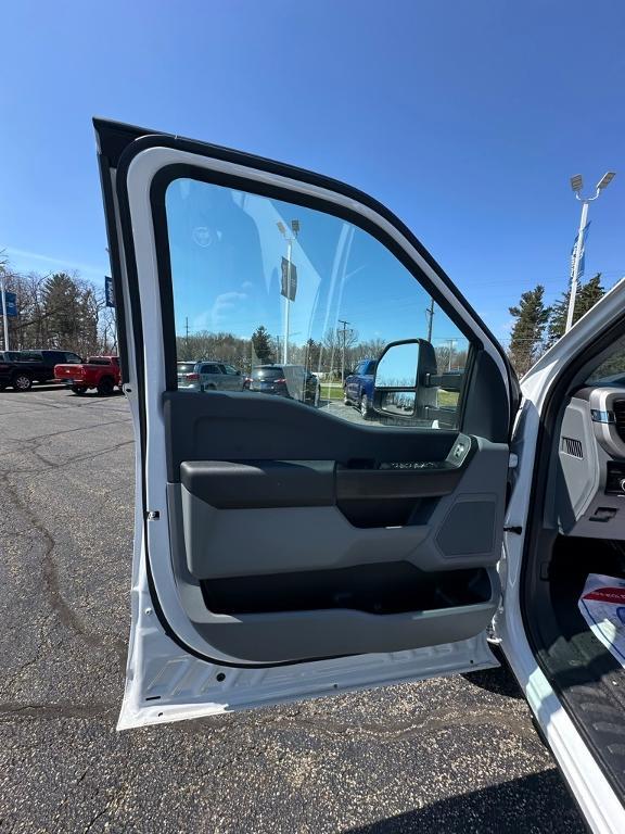 new 2024 Ford F-350 car, priced at $58,655