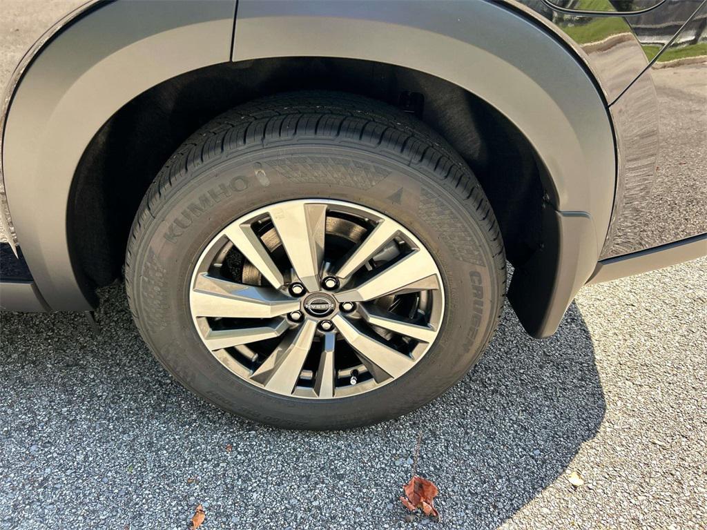 new 2025 Nissan Pathfinder car, priced at $33,558