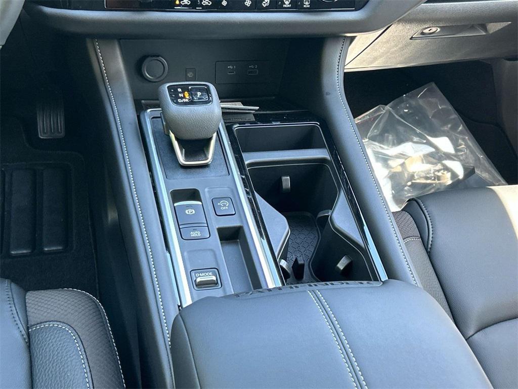 new 2025 Nissan Pathfinder car, priced at $33,558