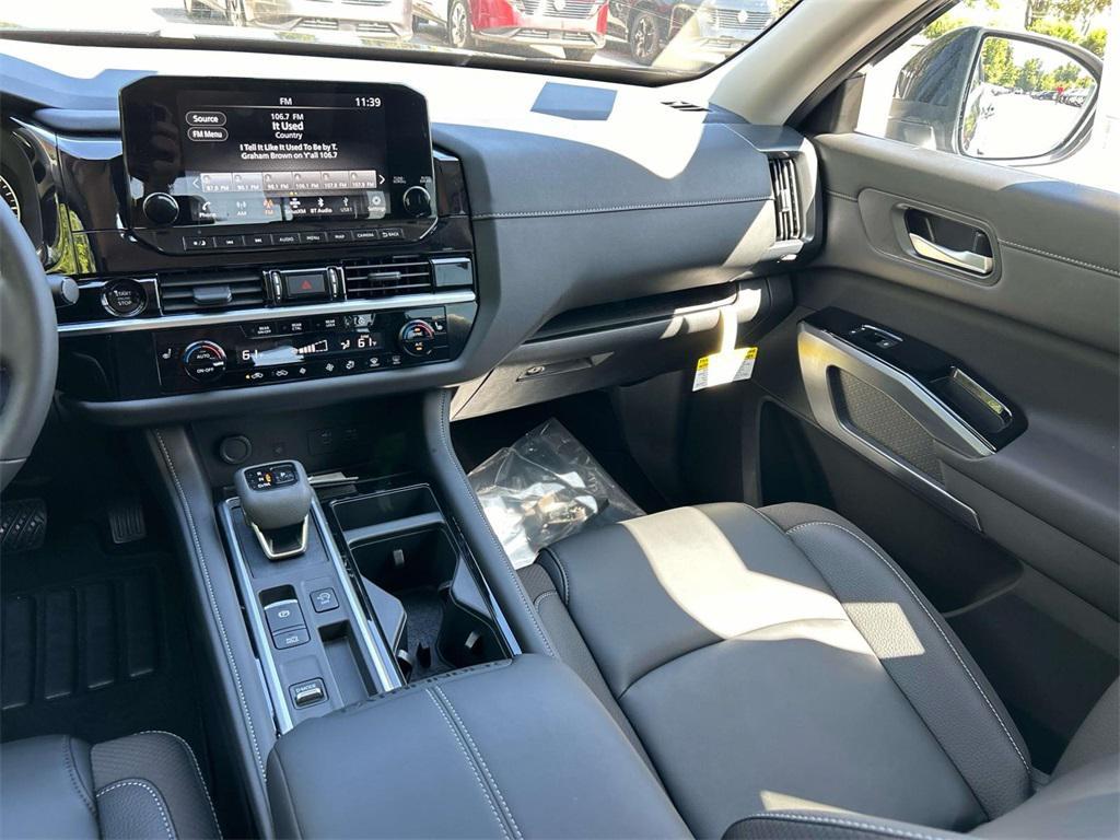 new 2025 Nissan Pathfinder car, priced at $33,558
