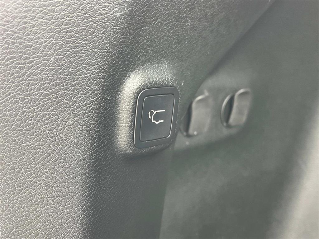 used 2019 Jeep Cherokee car, priced at $16,329