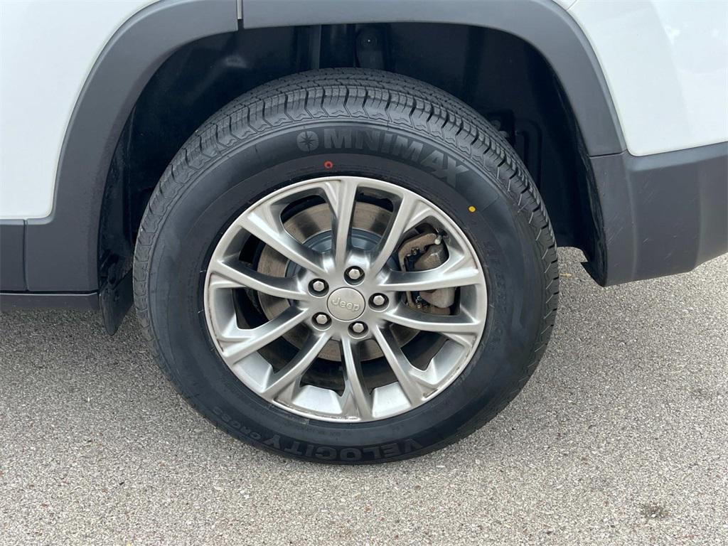 used 2019 Jeep Cherokee car, priced at $16,329
