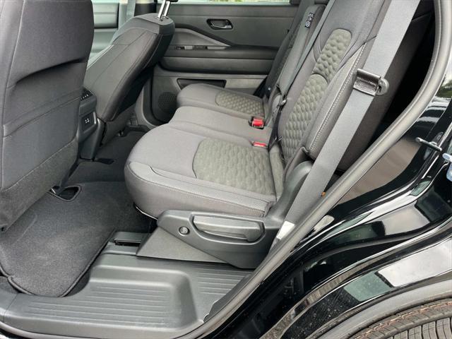 new 2025 Nissan Pathfinder car, priced at $39,276