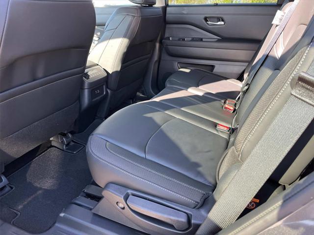 new 2025 Nissan Pathfinder car, priced at $42,433