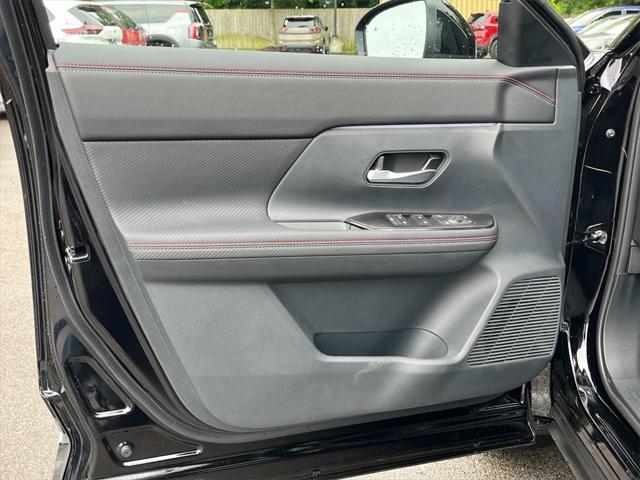 new 2025 Nissan Kicks car, priced at $27,881