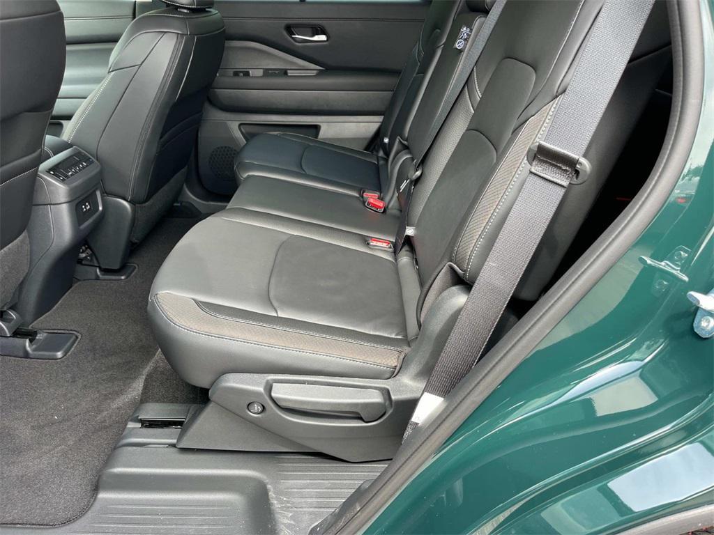 new 2025 Nissan Pathfinder car, priced at $40,820