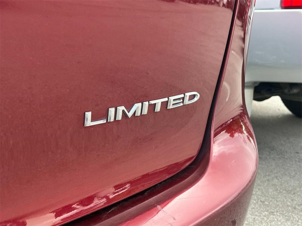 used 2023 Chrysler Pacifica car, priced at $28,000