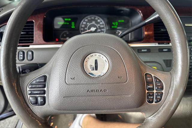 used 2004 Lincoln Town Car car, priced at $3,995
