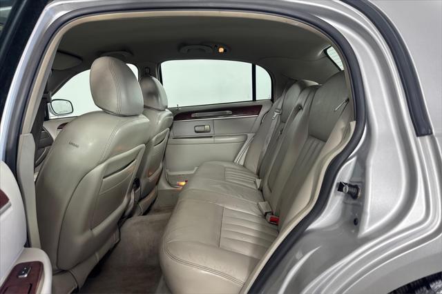 used 2004 Lincoln Town Car car, priced at $3,995