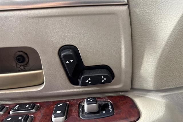 used 2004 Lincoln Town Car car, priced at $3,995