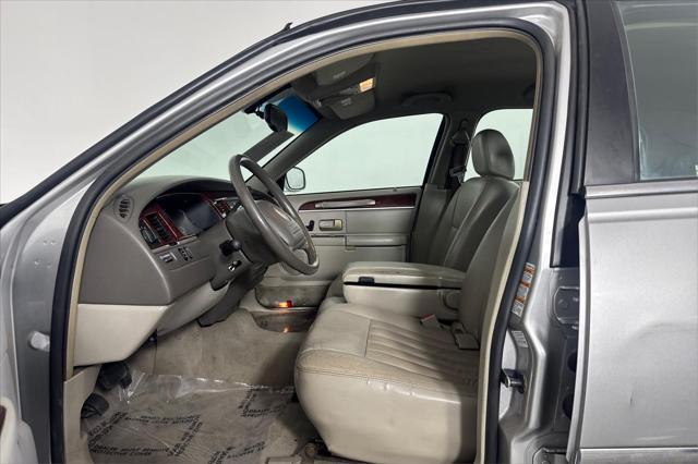 used 2004 Lincoln Town Car car, priced at $3,995