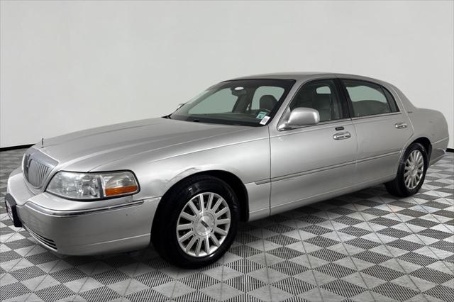 used 2004 Lincoln Town Car car, priced at $4,995