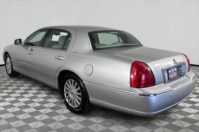 used 2004 Lincoln Town Car car, priced at $3,995