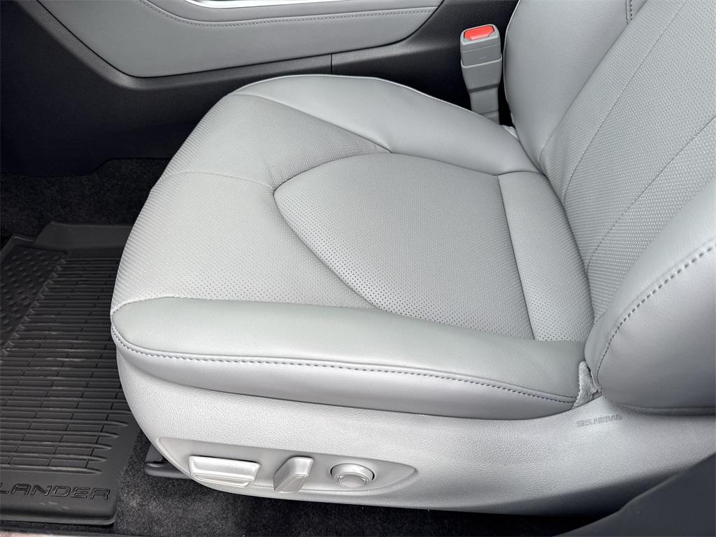 new 2026 Toyota Highlander car, priced at $54,602