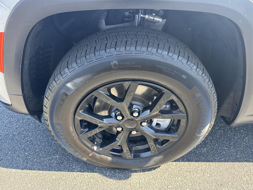 used 2024 Jeep Grand Cherokee L car, priced at $33,052