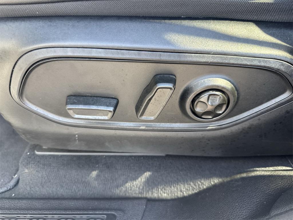 used 2024 Jeep Grand Cherokee L car, priced at $33,052