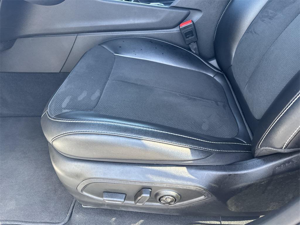 used 2024 Jeep Grand Cherokee L car, priced at $33,052