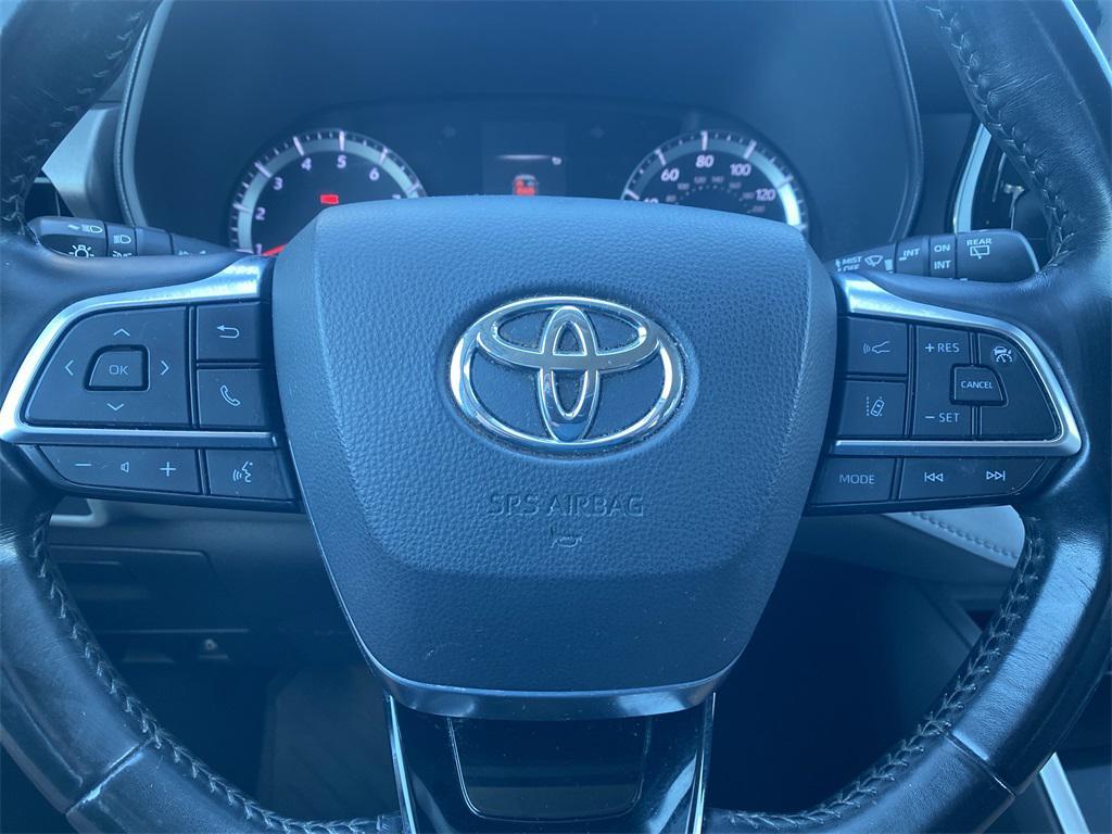 used 2021 Toyota Highlander car, priced at $21,641