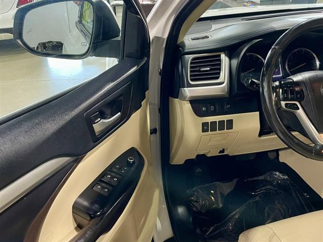 used 2017 Toyota Highlander car, priced at $22,995