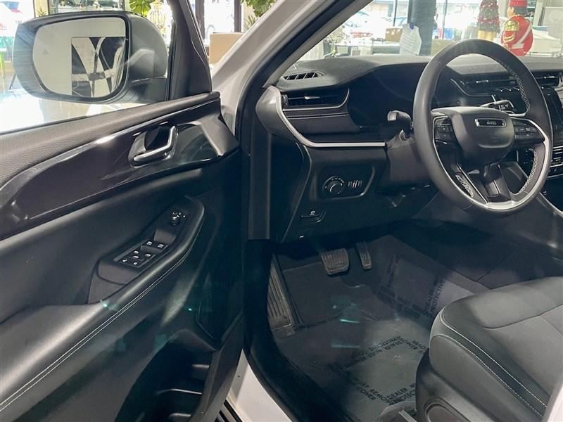 used 2023 Jeep Grand Cherokee car, priced at $27,795