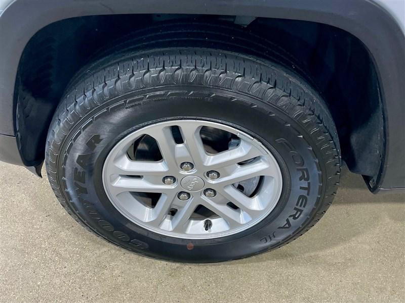 used 2023 Jeep Grand Cherokee car, priced at $27,795