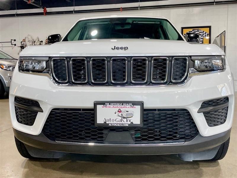 used 2023 Jeep Grand Cherokee car, priced at $27,795