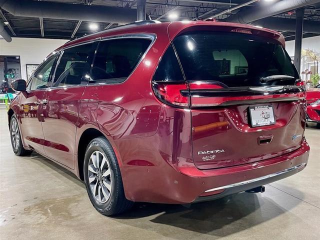 used 2021 Chrysler Pacifica Hybrid car