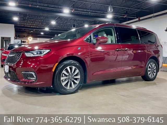 used 2021 Chrysler Pacifica Hybrid car