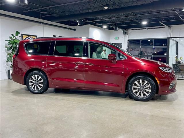 used 2021 Chrysler Pacifica Hybrid car