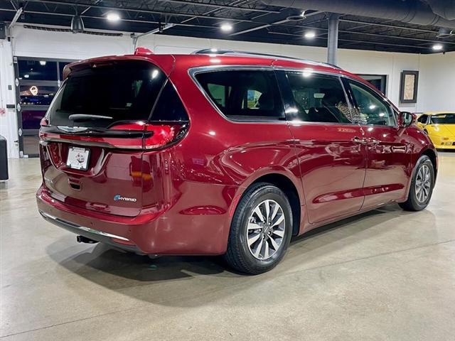 used 2021 Chrysler Pacifica Hybrid car