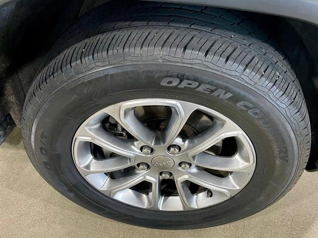 used 2015 Jeep Grand Cherokee car, priced at $11,995