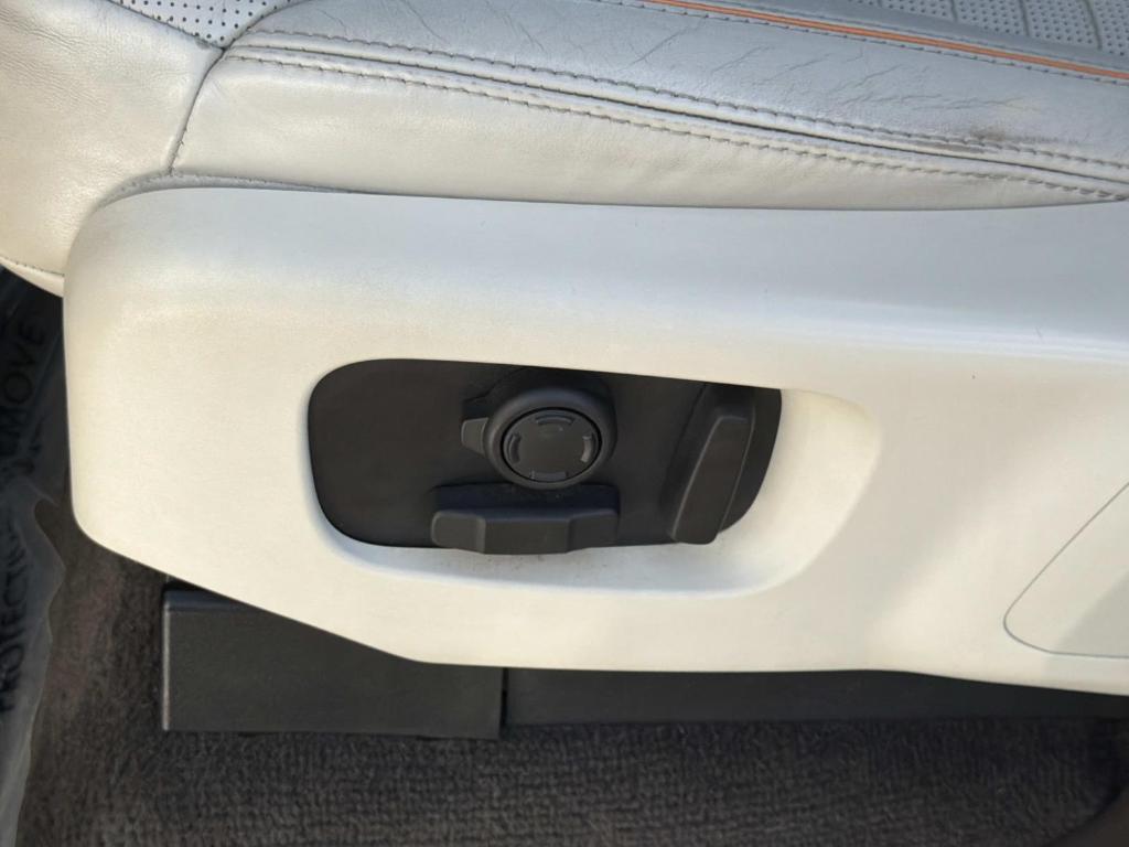 used 2018 Land Rover Discovery car, priced at $15,995