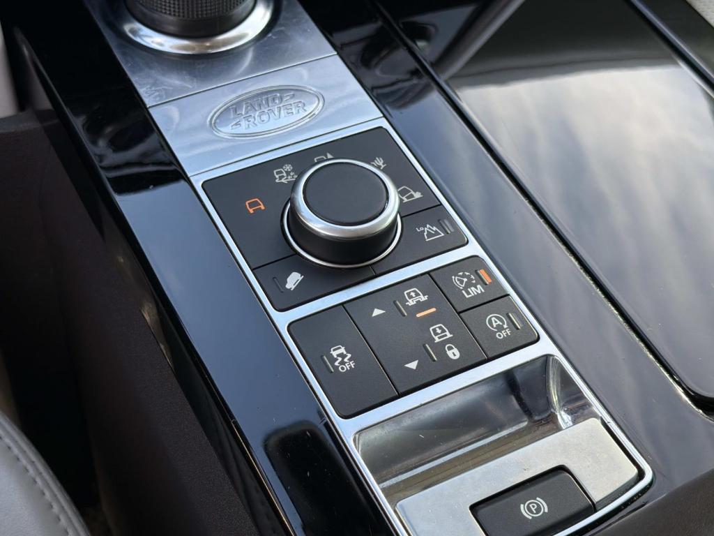 used 2018 Land Rover Discovery car, priced at $15,995