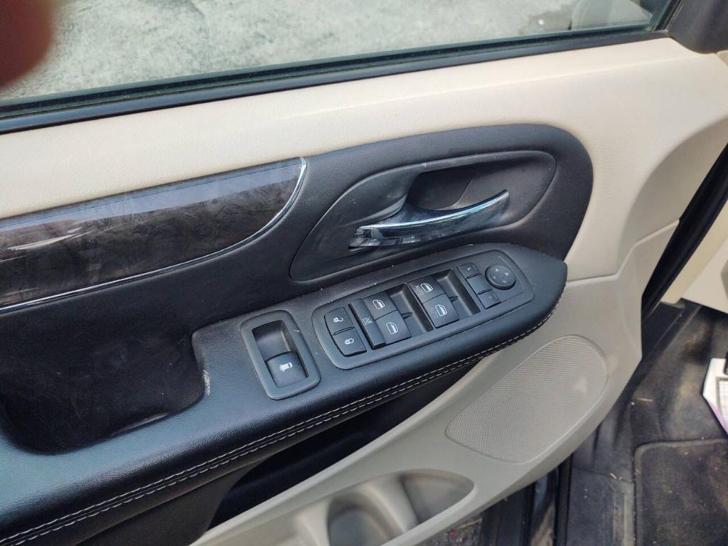 used 2014 Chrysler Town & Country car, priced at $8,995
