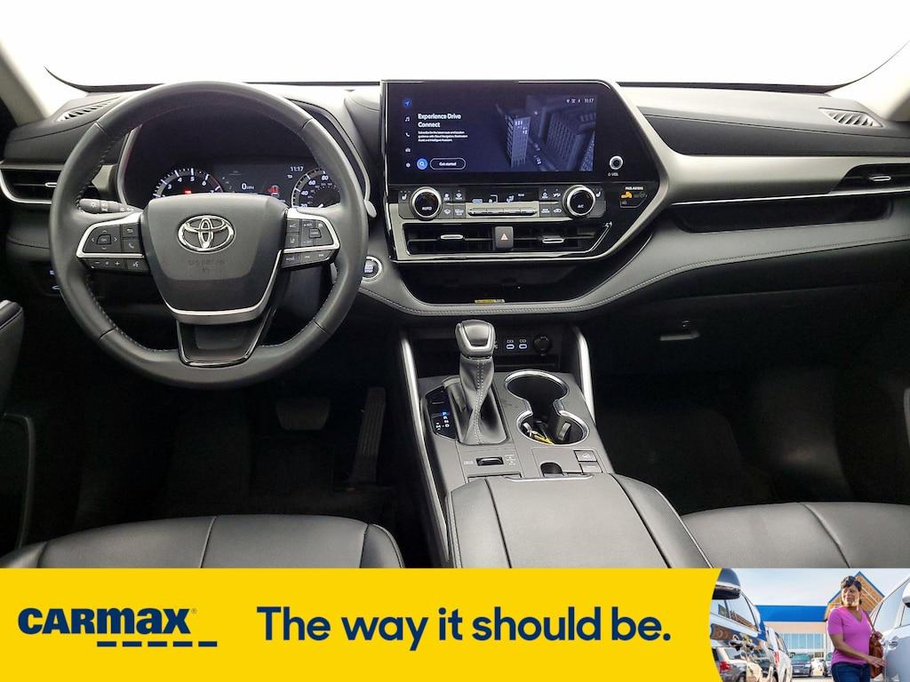 used 2023 Toyota Highlander car, priced at $36,998