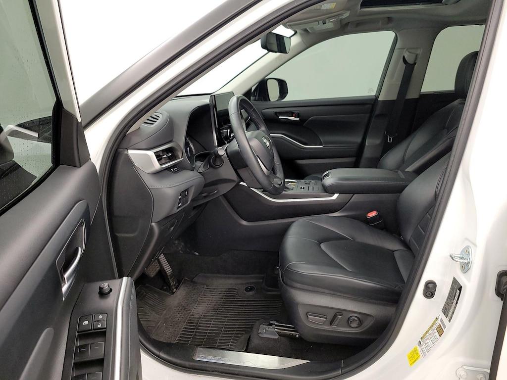 used 2023 Toyota Highlander car, priced at $36,998