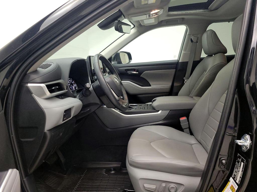 used 2022 Toyota Highlander car, priced at $40,998