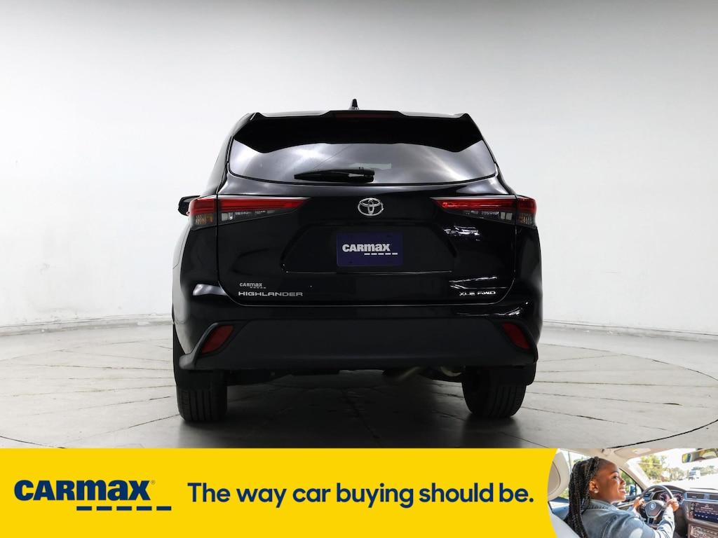 used 2022 Toyota Highlander car, priced at $40,998