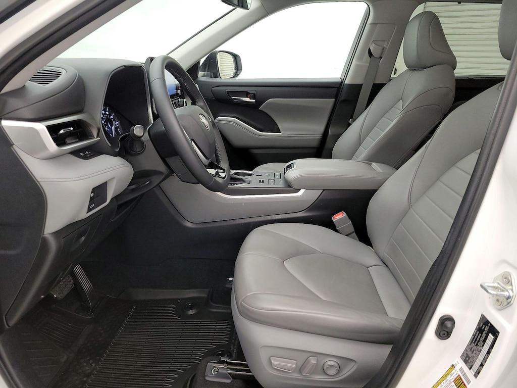 used 2021 Toyota Highlander car, priced at $36,998