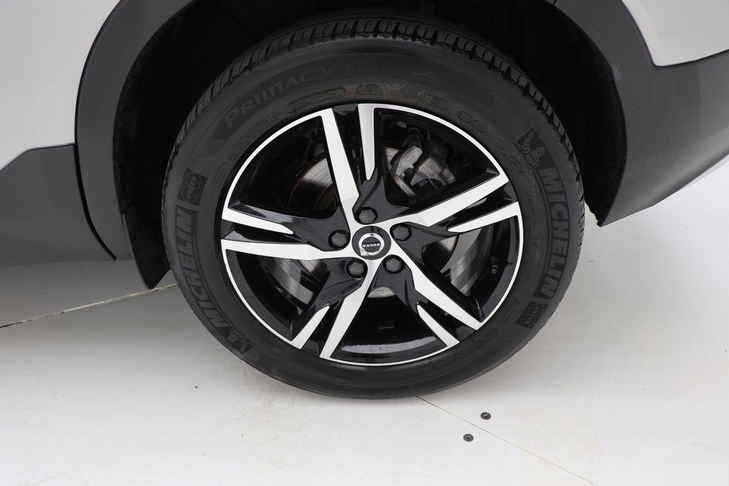 used 2025 Volvo XC40 car, priced at $28,900