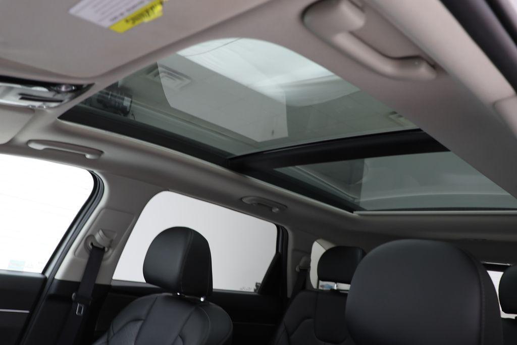 used 2022 Kia Sorento car, priced at $29,900