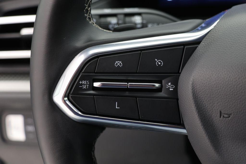 used 2025 Chevrolet Traverse car, priced at $35,900