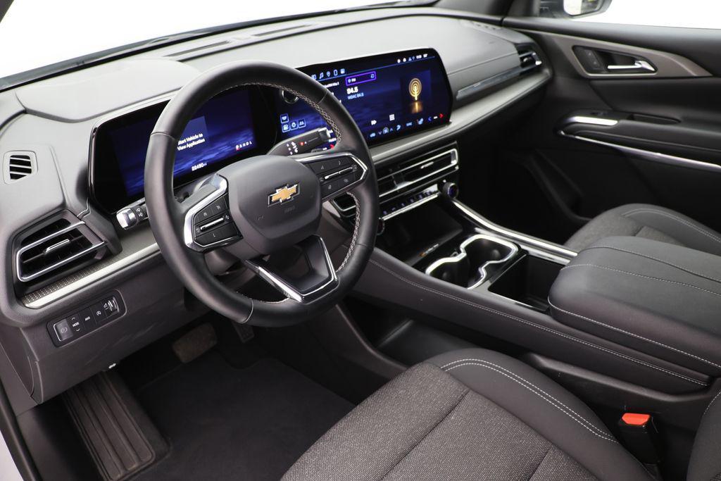 used 2025 Chevrolet Traverse car, priced at $35,900