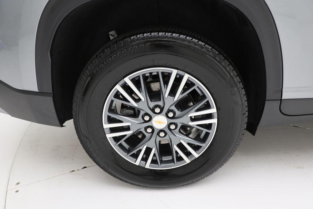 used 2025 Chevrolet Traverse car, priced at $35,900