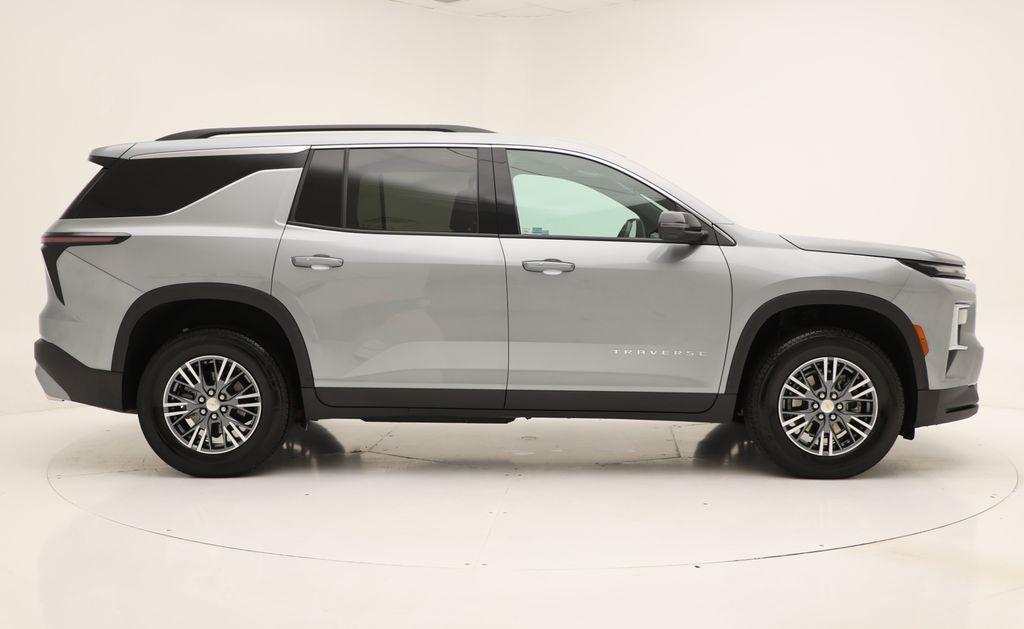 used 2025 Chevrolet Traverse car, priced at $35,900